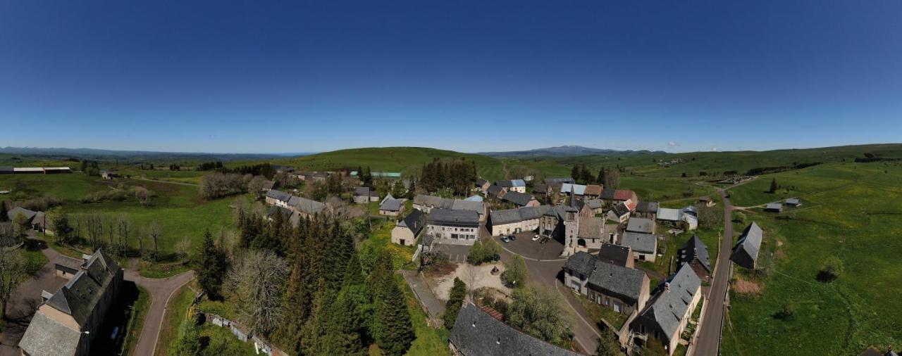 Montgreleix Auberge Du Cezallier מראה חיצוני תמונה