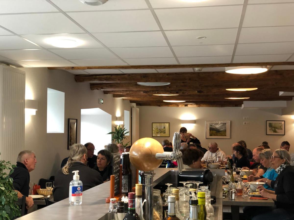 Montgreleix Auberge Du Cezallier מראה חיצוני תמונה